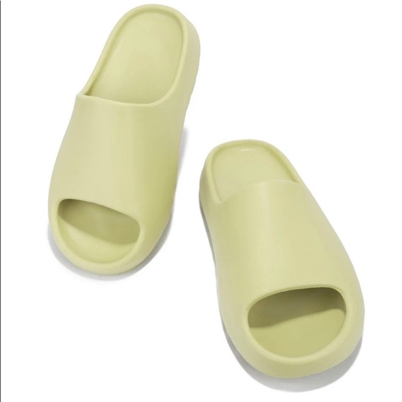 Sandal - Picture 2 of 3